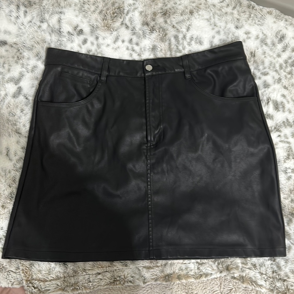 Express leather skirt size extra large